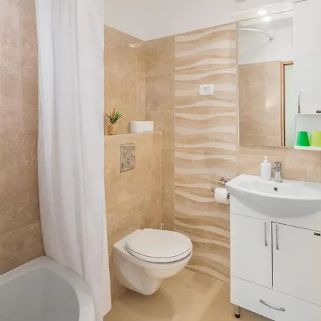 Holiday home Gorgeous In With Kitchen Zminj