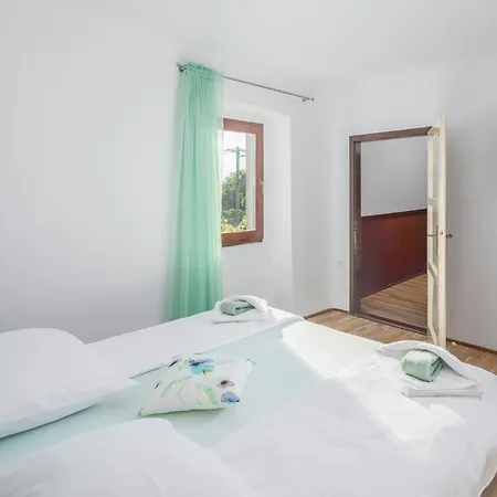 Gorgeous In With Kitchen Holiday home Zminj
