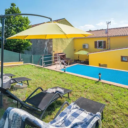 Holiday home Gorgeous In With Kitchen *