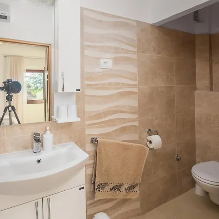 Gorgeous In With Kitchen Holiday home